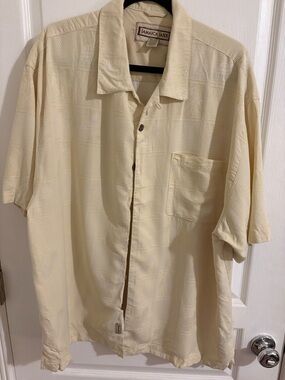 Jamaica Jaxx Men's Short Sleeve Button-Up Shirt in Cream y